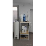 Millipore Elix және Milli-Q Advantage 15 сөресі бар жұмыс станциясы