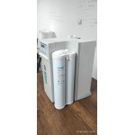 Millipore RiOs 8 су тазарту жүйесі жұмыс істейді